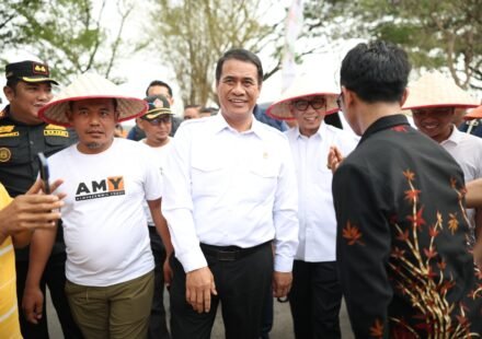 Menteri Pertanian RI Andi Amran Sulaiman saat berkunjung di Pringsewu, Lampung